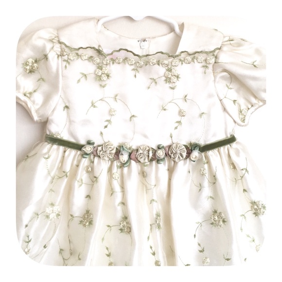 💗Baby Girls White/Cream & Green Dress - Picture 2 of 4